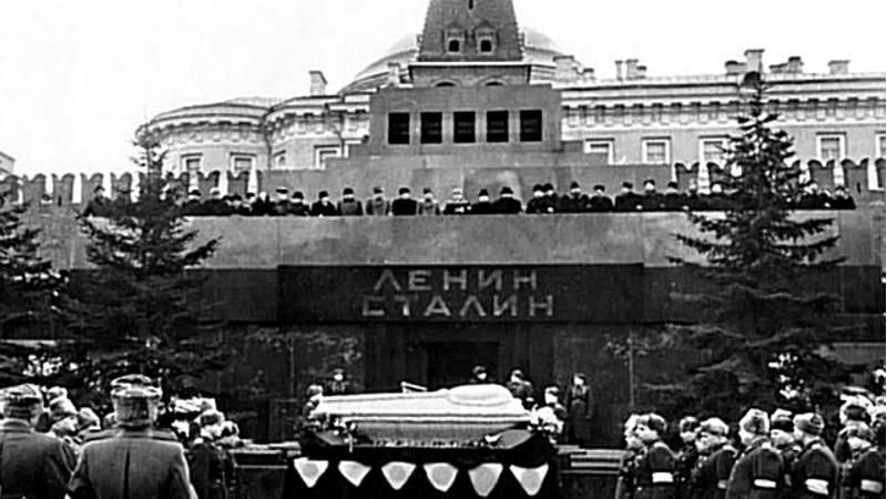 З'явились унікальні кадри поховання Сталіна