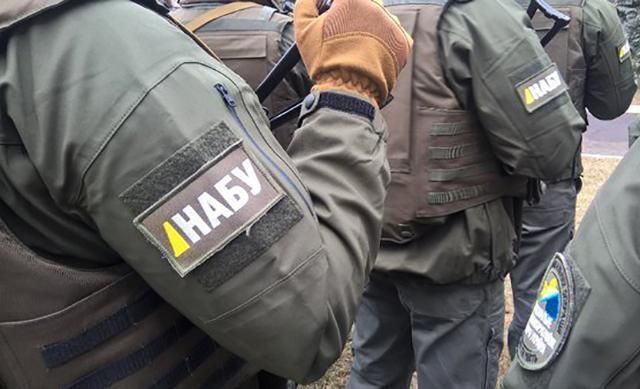 Антикорупційне бюро обшукує управління ДФС у трьох областях Антикорупційне бюро обшукує управління ДФС у трьох областях