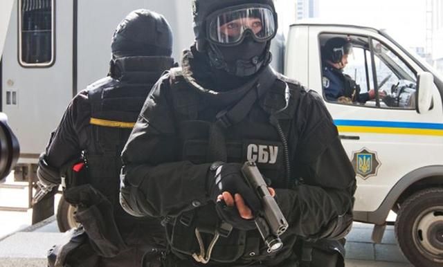 В Киеве силовики "прикрыли" конвертцентр с космическим оборотом В Киеве силовики "прикрыли" конвертцентр с космическим оборотом