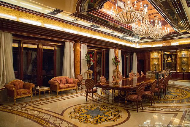 Речі Януковича розпродують в інтернеті Речі Януковича розпродують в інтернеті