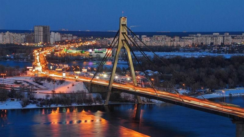 В Киеве движение транспорта на Московском мосту частично ограничат