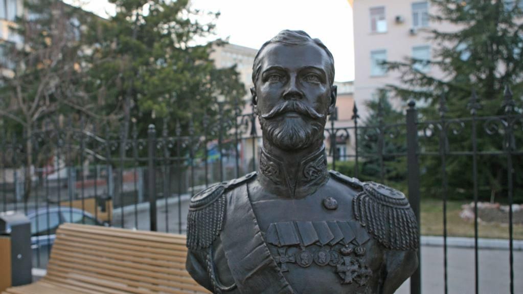 Як кримчани відреагували на заяву Поклонської про мироточення бюсту Миколи ІІ Як кримчани відреагували на заяву Поклонської про мироточення бюсту Миколи ІІ