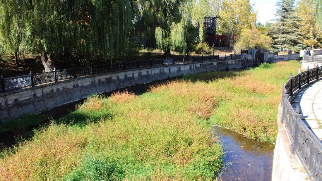 Почему река – поставщик питьевой воды в Крыму превратилась в свалку Почему река – поставщик питьевой воды в Крыму превратилась в свалку