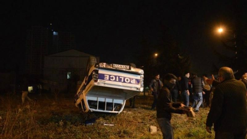 Запеклі сутички з поліцією розгорнулися в Батумі Запеклі сутички з поліцією розгорнулися в Батумі