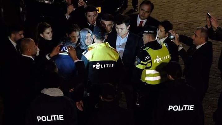 Нідерланди вислали з країни чергового турецького міністра, Туреччина скаржиться на нацизм Нідерланди вислали з країни чергового турецького міністра, Туреччина скаржиться на нацизм