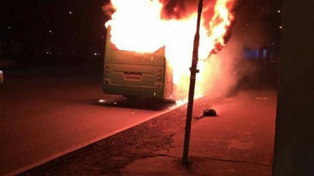 Маршрутка дотла сгорела  в Киеве: появились фото