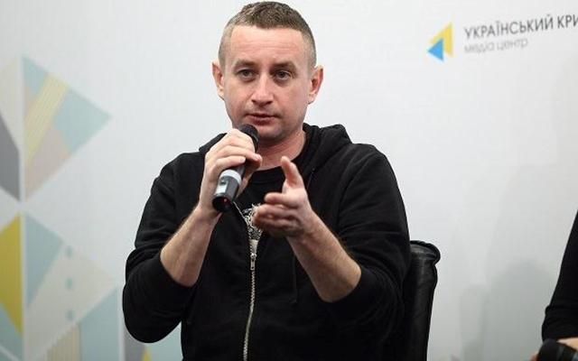 Українського письменника не впускають на виступ до військових