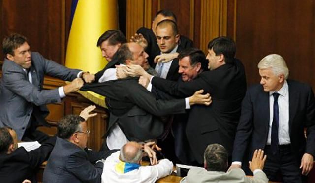 Депутатів хочуть позбавляти мандатів за подвійне громадянство Депутатів хочуть позбавляти мандатів за подвійне громадянство