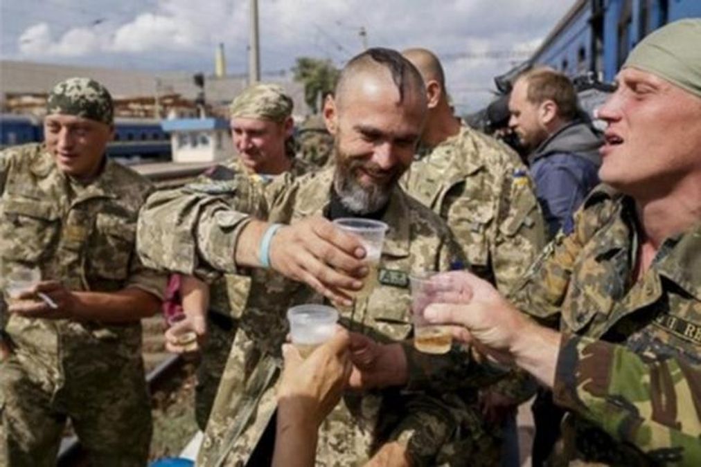 Міноборони приховує реальну кількість загиблих в АТО через пиятику, – ЗМІ Міноборони приховує реальну кількість загиблих в АТО через пиятику, – ЗМІ