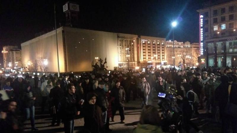 Десятки людей пришли поддержать блокаду: что сейчас происходит в Киеве Десятки людей пришли поддержать блокаду: что сейчас происходит в Киеве