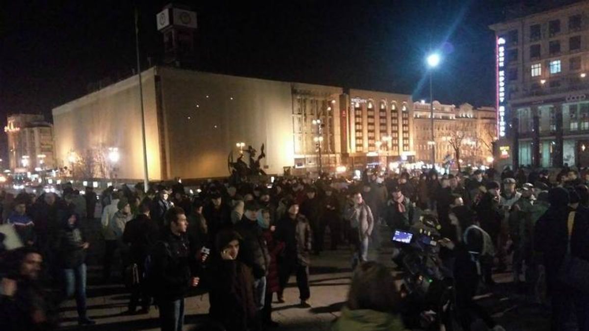 Десятки людей пришли поддержать блокаду: что сейчас происходит в Киеве Десятки людей пришли поддержать блокаду: что сейчас происходит в Киеве