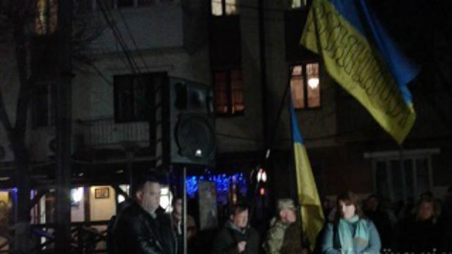 Под СБУ в Виннице жгут шины: требуют освободить задержанных блокировщиков