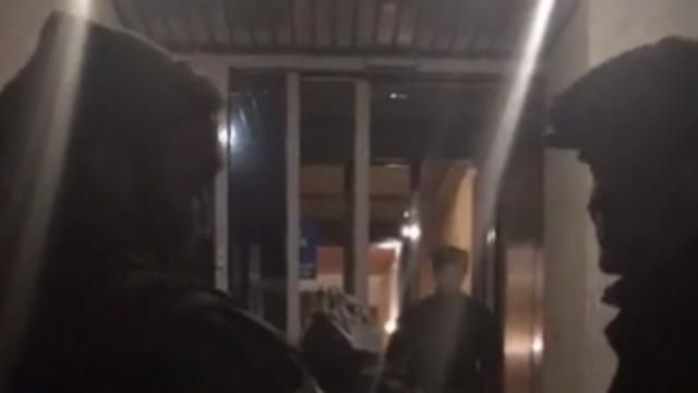 Пікети на підтримку блокади ширяться містами: під Рівненською ОДА збираються люди Пікети на підтримку блокади ширяться містами: під Рівненською ОДА збираються люди