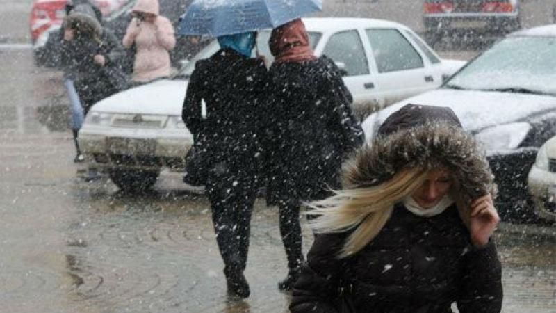Знову сніг: в Україні різко погіршиться погода