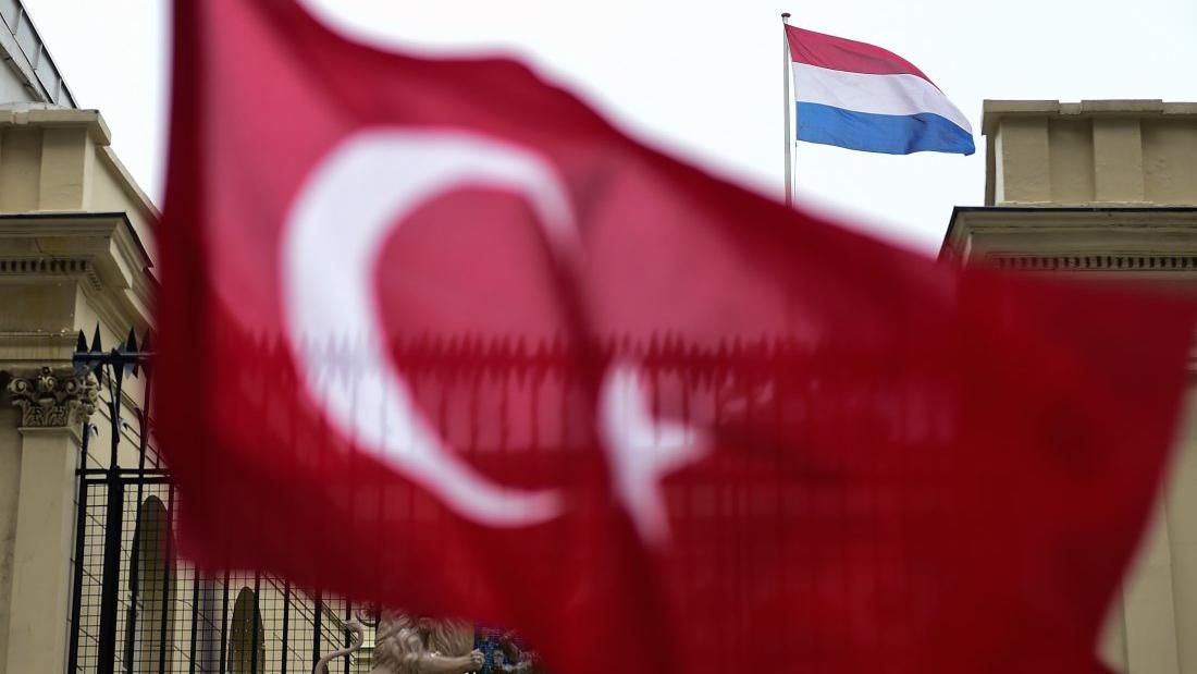 Між Туреччиною та Нідерландами призупинено дипломатичні контакти