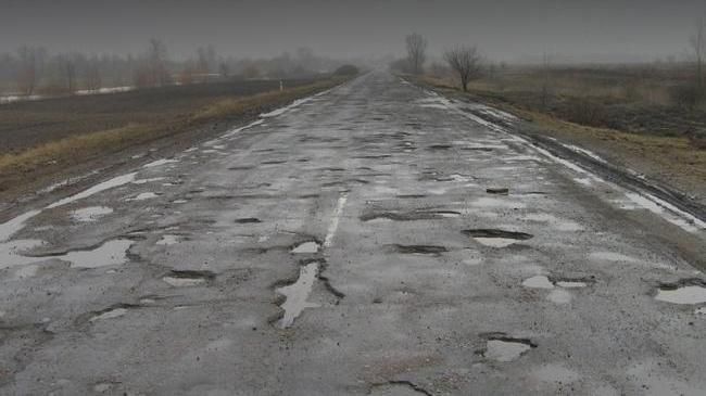Денег нет: руководитель Укравтодора пожаловался на ямы на дорогах