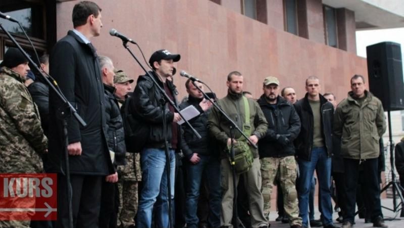 Івано-Франківська облрада підтримала блокаду, вимагають звільнити Авакова