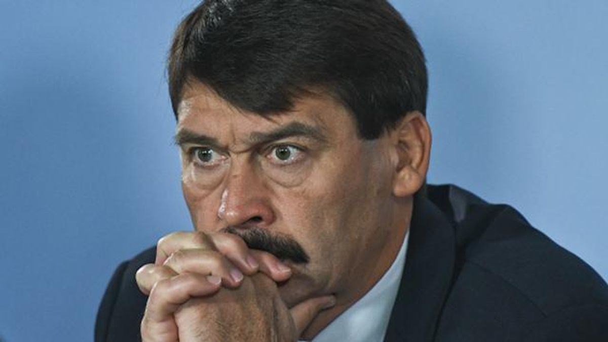 Венгры выбрали нового "старого" президента, который пообещал им улучшение