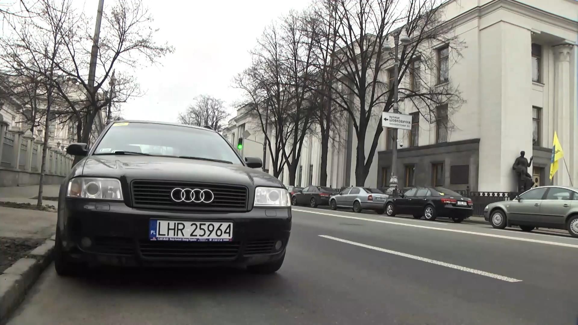 Водители автомобилей на иностранной регистрации собрались под стенами Верховной Рады