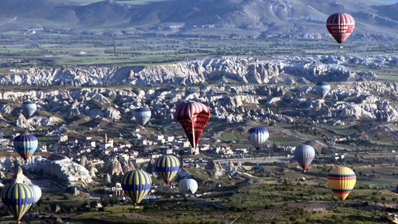 Три воздушных шара упали на туристов, много пострадавших: видео с места трагедии Три воздушных шара упали на туристов, много пострадавших: видео с места трагедии
