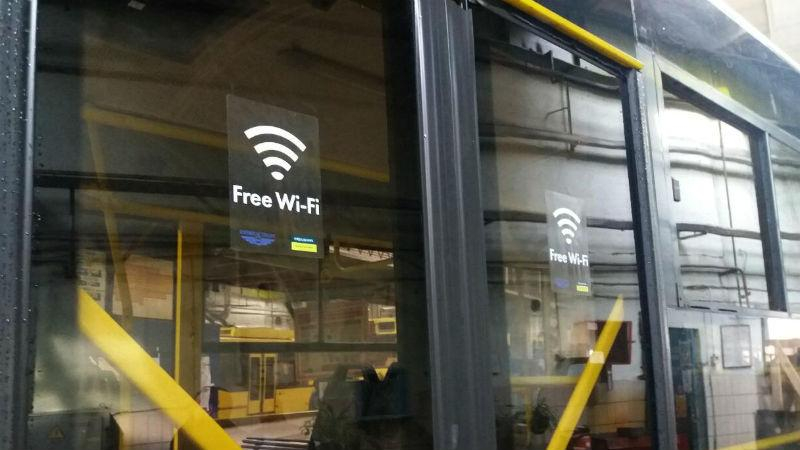 В киевских троллейбусах заработал бесплатный Wi-Fi В киевских троллейбусах заработал бесплатный Wi-Fi