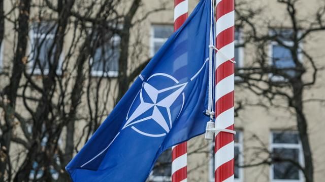 Вперше за сім років НАТО підвищив витрати на оборону Вперше за сім років НАТО підвищив витрати на оборону