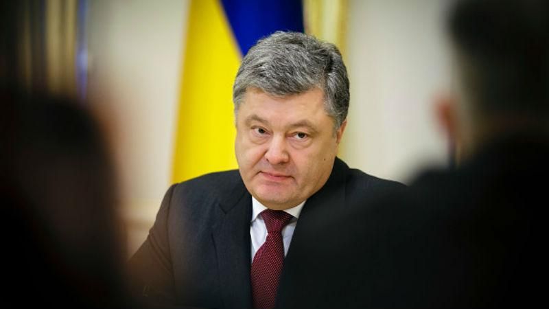 Порошенко різко висловився про "озброєних гастролерів" в прифронтовій зоні