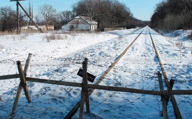 Україна припинила торгівлю з окупованим Донбасом: вантажі не перевозять Україна припинила торгівлю з окупованим Донбасом: вантажі не перевозять