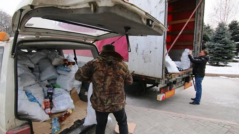 Гуманітарна допомога для Авдіївки осіла в гаражах Чернівецької ОДА