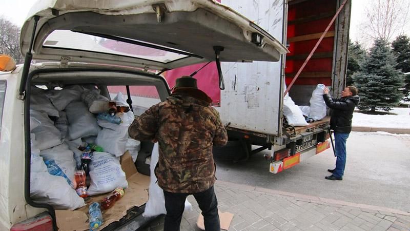 Гуманитарная помощь для Авдеевки осела в гаражах Черновицкой ОГА