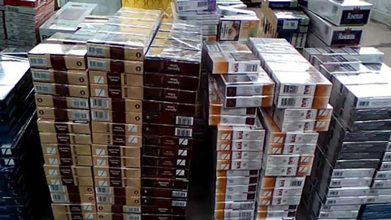 Кому война, а кому — сигареты по 12 гривен: табачными изделиями с "ДНР" торгуют в Харькове