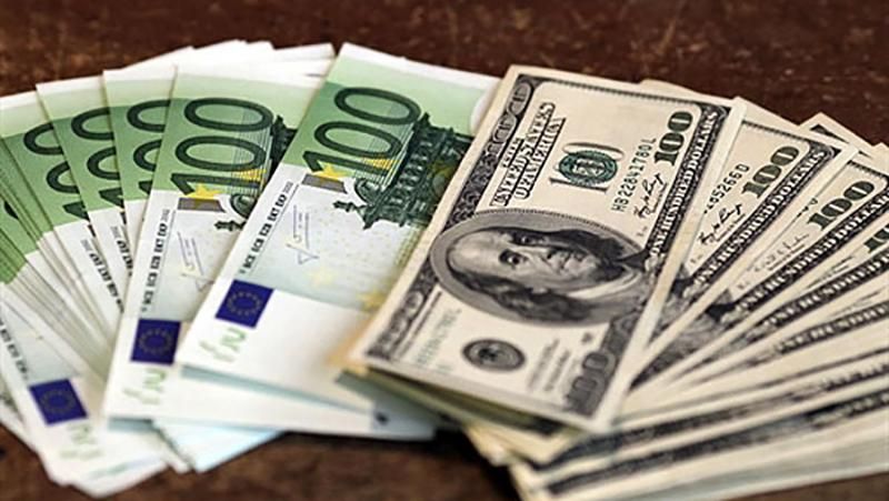 Наличный курс валют 15 марта: доллар и евро почти стабильные