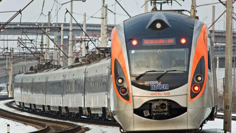 "Укрзалізниця" запустила додаткові рейси швидкісних потягів у ще два міста