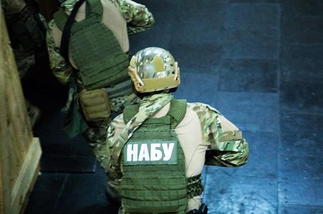 НАБУ с оружием обыскивает Запорожскую облгосадминистрацию