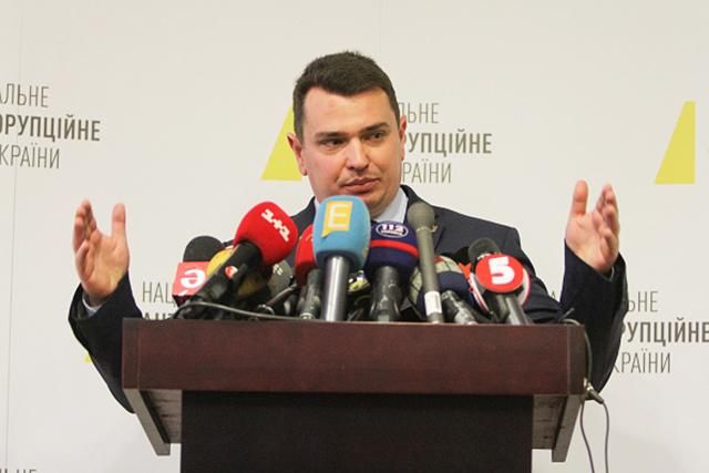 Глава НАБУ получил немалый бонус к зарплате за февраль Глава НАБУ получил немалый бонус к зарплате за февраль