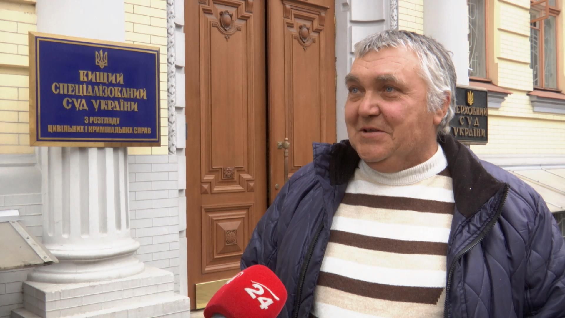 Волонтерское дело: он помогал украинской армии и поэтому попал на скамью подсудимых