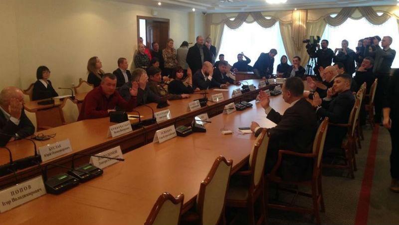 Обнародовали фамилии депутатов, которые устроили "путч" в Раде Обнародовали фамилии депутатов, которые устроили "путч" в Раде