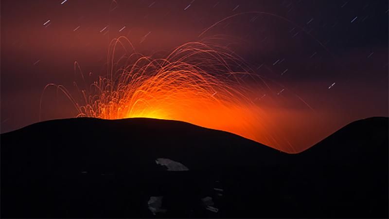 Сталося виверження найвищого вулкану Європи: є потерпілі 