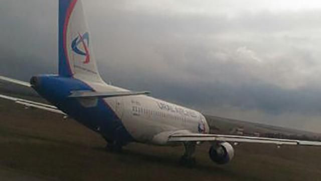 Російські літаки мало не зіштовхнулися в аеропорту Сімферополя