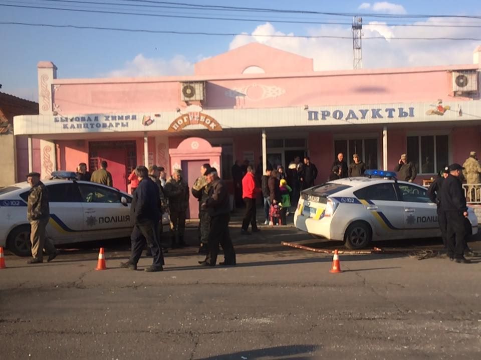 В Николаеве бензовоз врезался в зоомагазин, есть погибший В Николаеве бензовоз врезался в зоомагазин, есть погибший