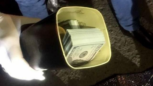 Високопоставлений чиновник, звинувачений в корупції, спробував відкупитись хабарем Високопоставлений чиновник, звинувачений в корупції, спробував відкупитись хабарем