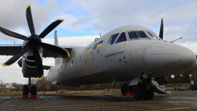 "Антонов" показал, как красят новый украинский самолет "Антонов" показал, как красят новый украинский самолет
