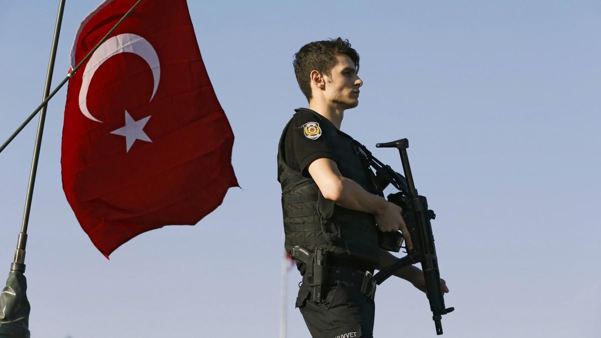 В Турции сотни людей задержаны по подозрению в терроризме