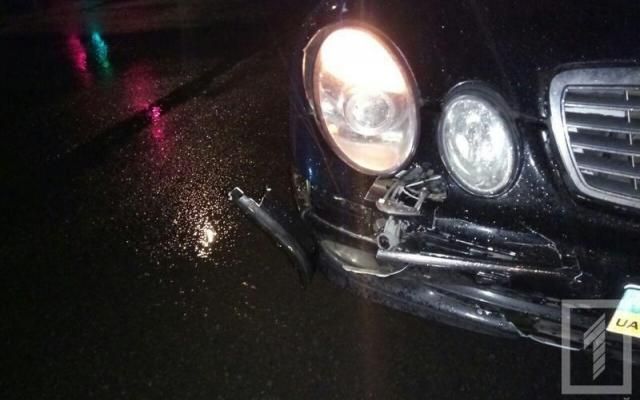 В Кривом Роге беременная женщина бросилась под колеса авто: фото В Кривом Роге беременная женщина бросилась под колеса авто: фото