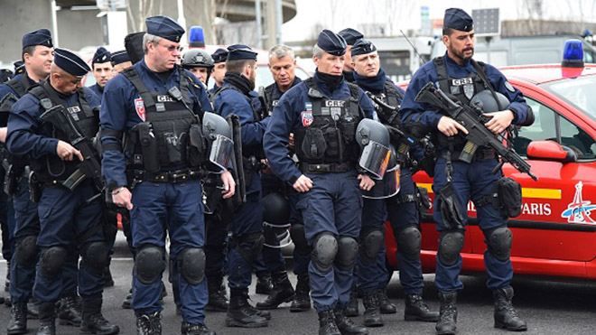 Нападение в аэропорту "Орли" было терактом, –  французская полиция