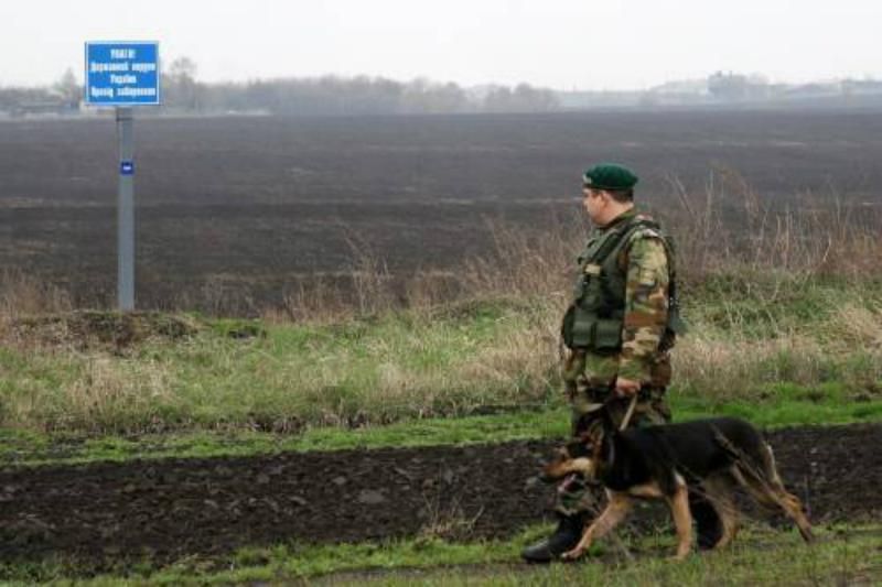 Украинские пограничники задержали 4 марокканцев, которые собирались перейти границу в Венгрию