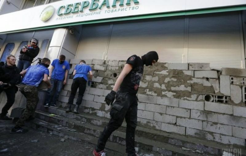 Все российские банки в Украине ведут переговоры о продаже
Все российские банки в Украине ведут переговоры о продаже