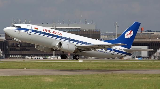 Белорусский самолет при взлете столкнулся со стаей птиц Белорусский самолет при взлете столкнулся со стаей птиц