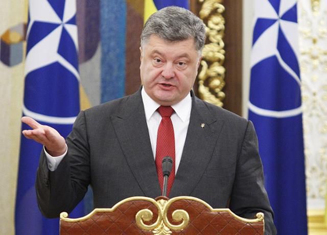 Порошенко хоче бачити "ботанів" на посадах податківців Порошенко хоче бачити "ботанів" на посадах податківців