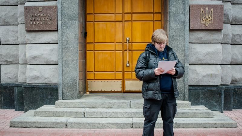 СБУ ввела санкции против европолитиков, которые приехали в оккупированный Крым СБУ ввела санкции против европолитиков, которые приехали в оккупированный Крым